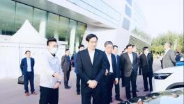 中建材董事長周育先與北汽集團董事長姜德義洽談合作事宜！